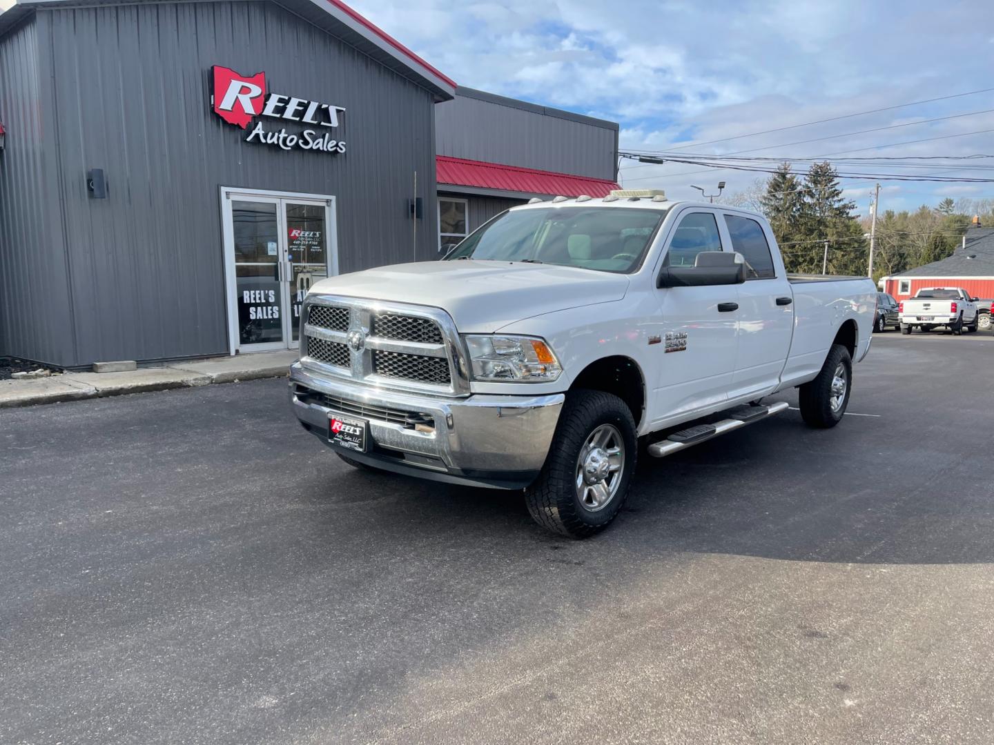 2018 White /Black RAM 3500 Tradesman Crew Cab 4WD (3C63R3GJ7JG) with an 6.4L V8 OHV 16V engine, 6A transmission, located at 11115 Chardon Rd. , Chardon, OH, 44024, (440) 214-9705, 41.580246, -81.241943 - Photo#0